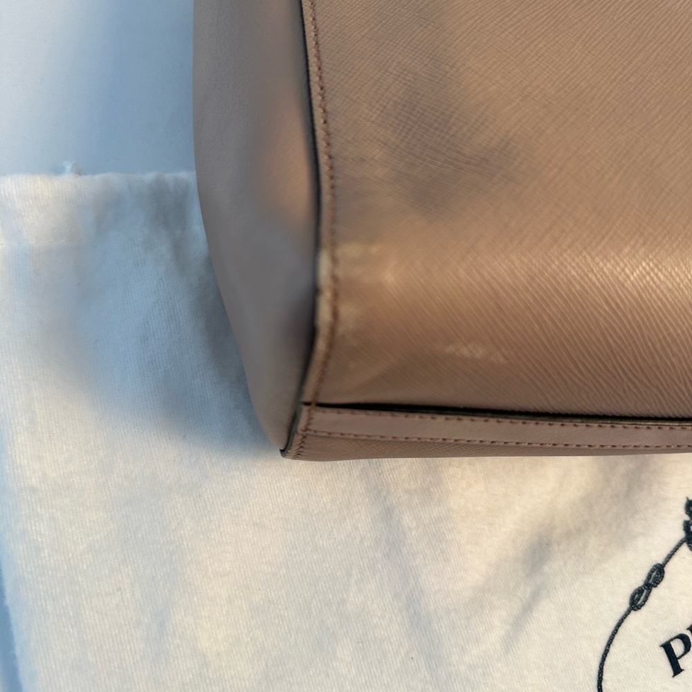 Authentic crossbody and double handle tote from Prada in a pinkish beige. - Picture 13 of 15